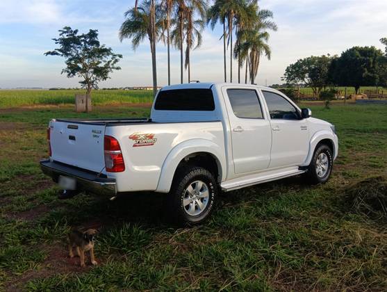 TOYOTA HILUX 3.0 SRV TOP 4X4 CD 16V TURBO INTERCOOLER DIESEL 4P AUTOMÁTICO TOYOTA HILUX 3.0 SRV TOP 4X4 CD 16V TURBO INTERCOOLER DIESEL 4P AUTOMÁTICO